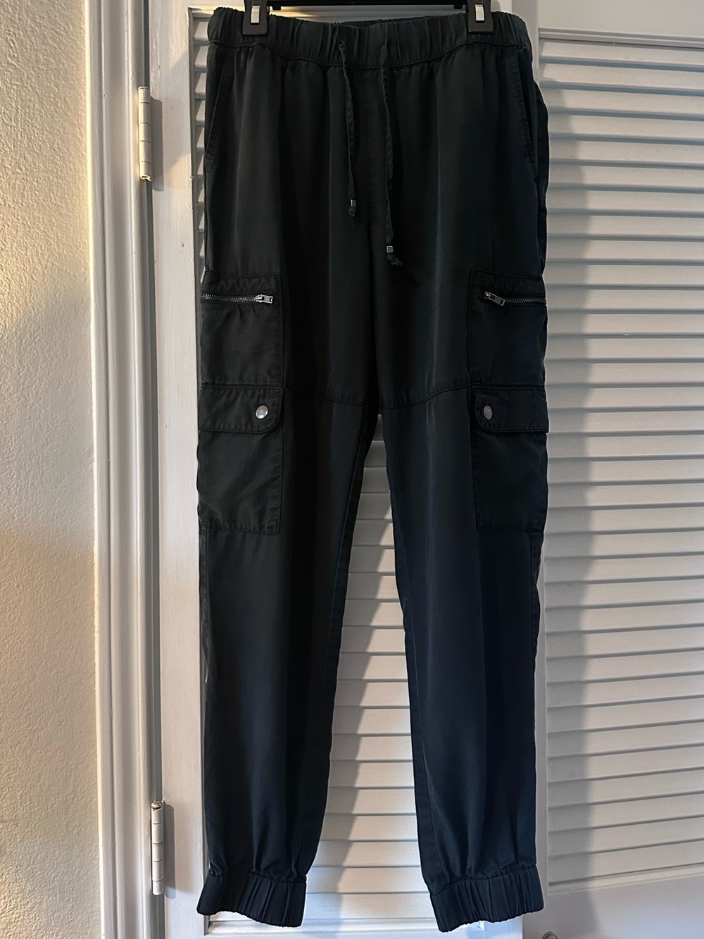 Banana Republic Jogger Pants Womens Extra Small Black 100% Lyocell Cargo Pockets